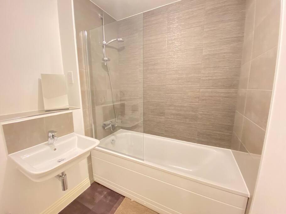 Luxurious And Spacious 2 Bedroom Flat Milton Keynes Eksteriør billede